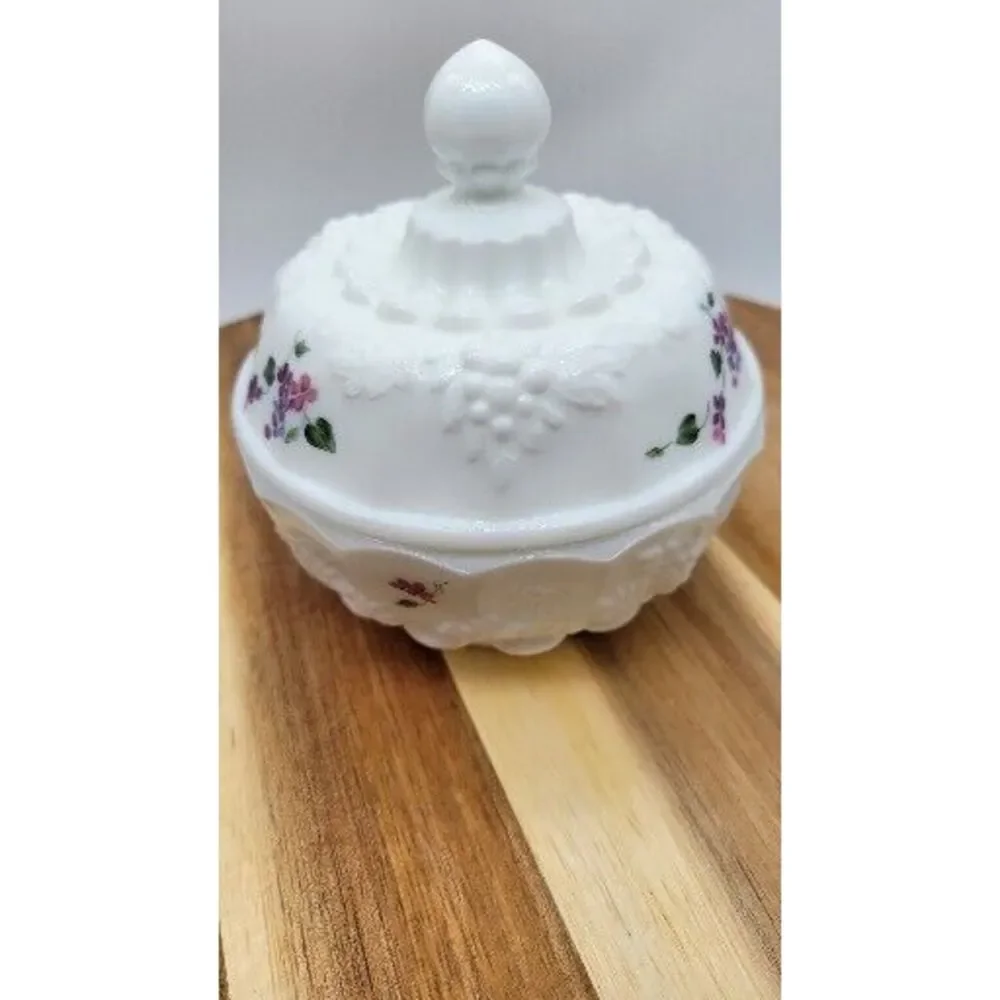 Fenton Signed Hand Painted Grapes Milk Glass Candy Dish With Lid‎